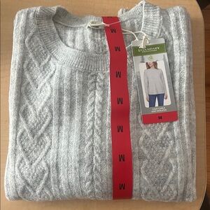 NWT cable  crewneck Sweater